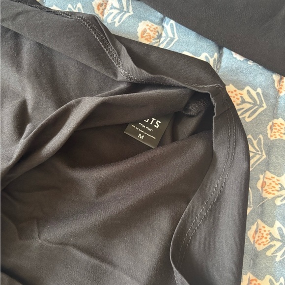 Cuts AO Long Sleeve Henley 👕 Black – Size Medium - Picture 7 of 7